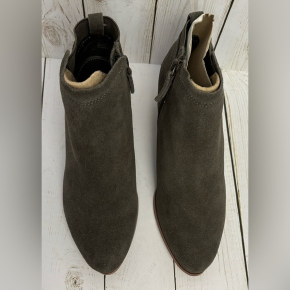 NEW Violet And Red‎ Gray Suede Canyon Booties Size 6M Boho Lagenlook Neutral - Picture 2 of 7